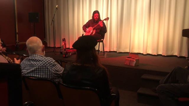 Bach - Toccata & Fugue on Tenor Banjo! смотреть онлайн