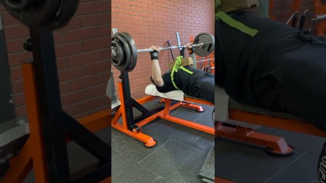 Жим лёжа средним хватом на брусок 10см 80 на 6 смотреть онлайн