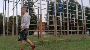 Как накачать пресс? Упражнения на шведской стенке.