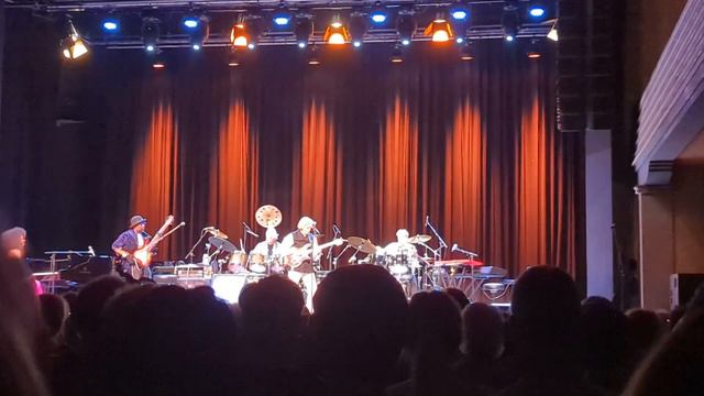 John McLaughlin - live at Volkhaus Zurich 2023 смотреть онлайн