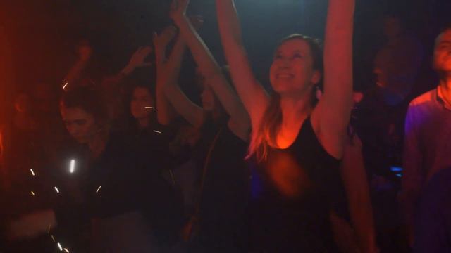 Четыре - "Sweet Dreams" (Marilyn Manson cover, live) смотреть онлайн