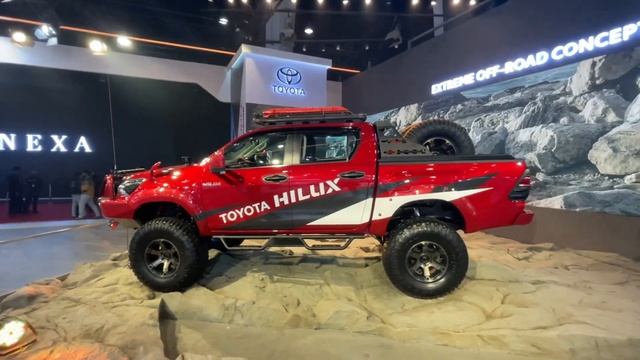 Crazy Toyota Hilux Is Indestructible - Perfect For Indian Roads | 2023 Auto Expo | MotorBeam смотреть онлайн