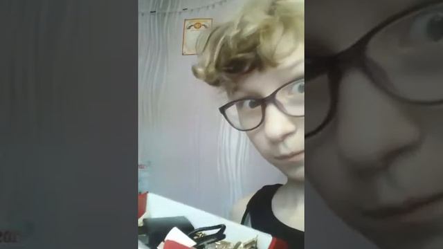 Купили новый смартфон. Что это? Айфон 5 ? смотреть онлайн