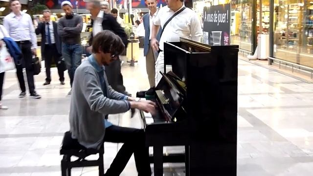 The Artist Gare Montparnasse - Paris смотреть онлайн
