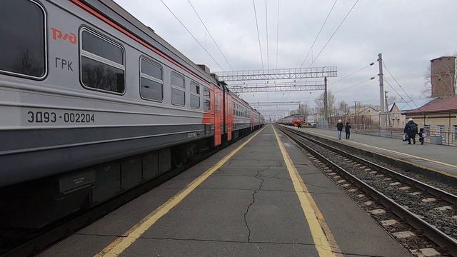 Электропоезд ЭД9Э-0022 прибывает на станцию Ижевск смотреть онлайн