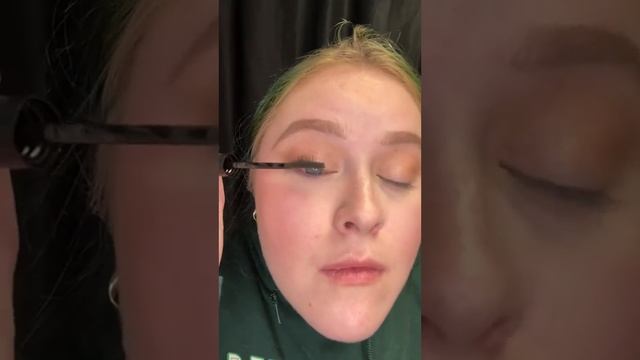 Trying The Viral L’Oréal Telescopic Mascara смотреть онлайн