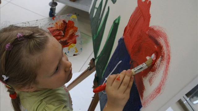 Детки рисуют 0001_Автор и фотограф Павел Подуфалов. смотреть онлайн