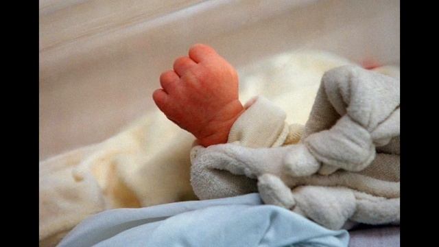 Женщина постирала новорожденного в стиральной машине смотреть онлайн