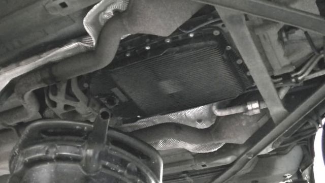 Changing the transmission filter and fluid on a ZF 6hp26 automatic - Jaguar смотреть онлайн