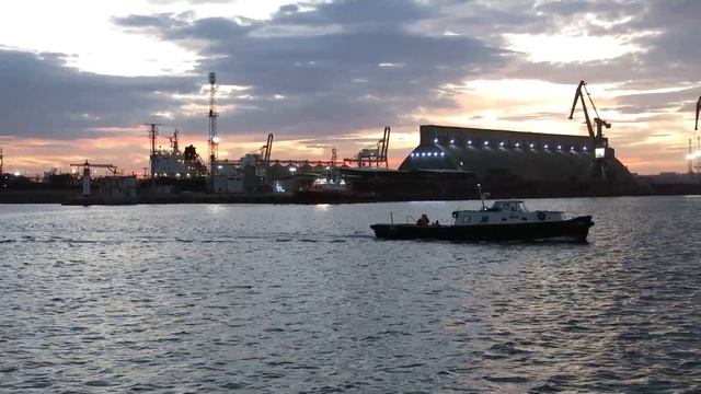 Будничная работа в одном из портов Черного моря смотреть онлайн