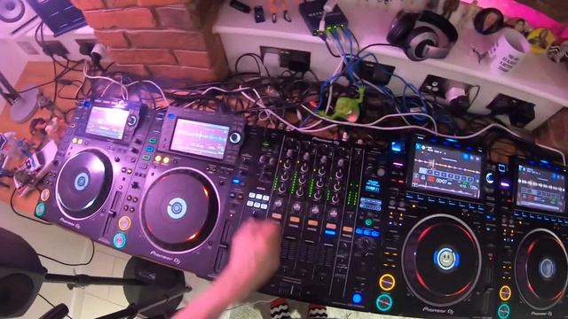 CDJ-3000 House to Drum & Bass trick смотреть онлайн