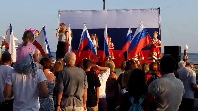 День Государственного флага Российской Федерации.На набережной в г.Судаке. смотреть онлайн