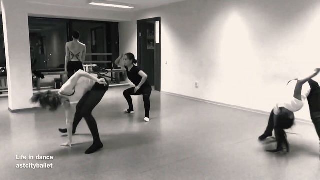 Life in dance #astcityballet #contemporary #ballet смотреть онлайн