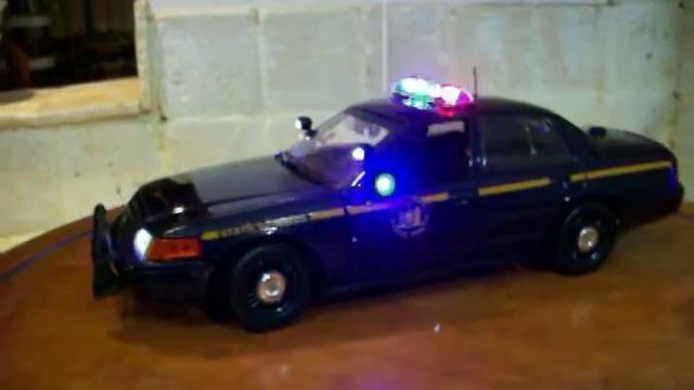 New York State POLICE ***UPGRADED*** NYSP 1/18 P71 Ford Crown Vic Scooter FIRE смотреть онлайн