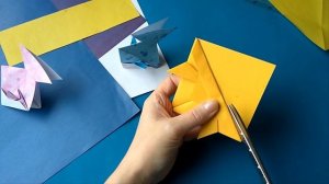 Золотая рыбка из бумаги оригами.