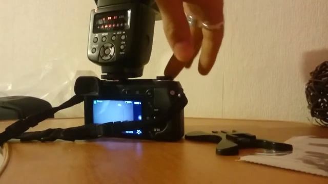 распаковка с AliExpress: бюджетная вспышка для фотоаппарата INSEESI IN560IV . обзор и тестирование