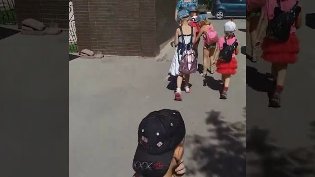 Играем в Казаки-Разбойники смотреть онлайн