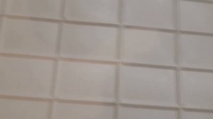 Клеим ПВХ панели в ванной. Как клеить панели пвх. Ремонт в туалете за 5000 руб / Часть 1