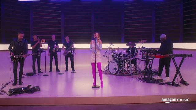 Rita Ora - Don't Think Twice (Live) | CURVED | Amazon Music смотреть онлайн