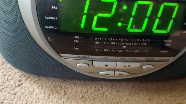 Lenoxx Sound compact disc player dual alarm clock radio CDR-1902 found outside in rain смотреть онлайн