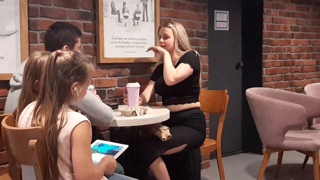 Пришёл с ДОЧКАМИ на первое свидание, реакция девушки / Свидание на волоске #6 смотреть онлайн