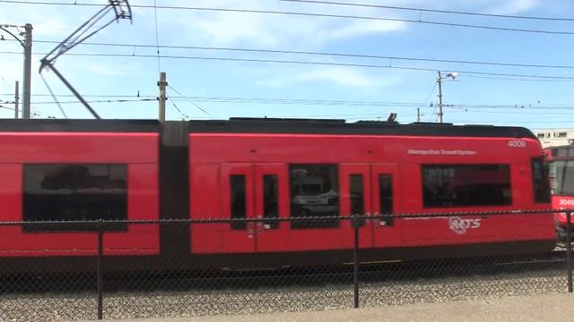 MTS - Siemems S70 #4006 Green Line Departing Imperial Ave. смотреть онлайн