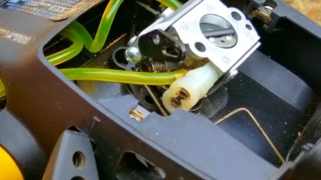 Fixing an old McCulloch chainsaw смотреть онлайн