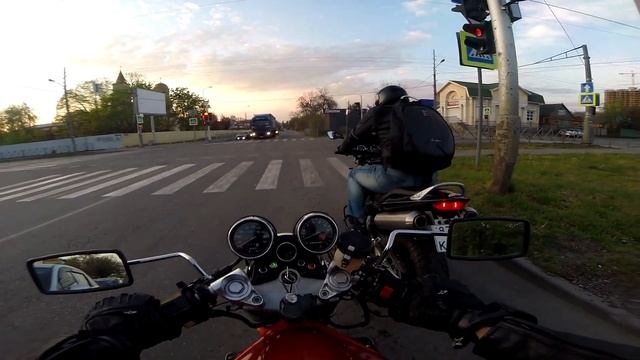 Suzuki Bandit GSF400. Мотобудни. Едем кушать. Дама с сигарчухой. Гонки с Merecedes-Benz CLS! смотреть онлайн