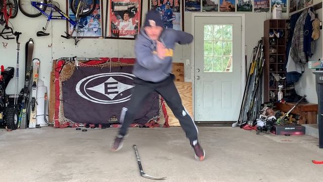 Mini Show 12 5- Hockey from Home, Kyle's Slapshot challenge and GREAT HOCKEY CONTENT. смотреть онлайн