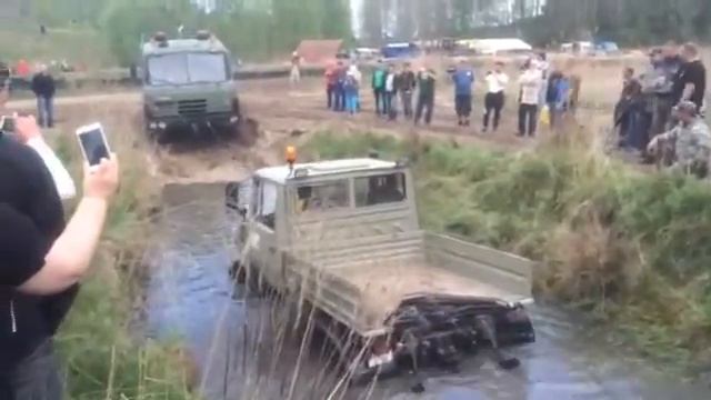 Tatra 815 vs Unimog смотреть онлайн