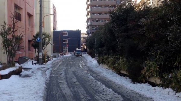 Япония. Снег беспощадно превратил Японию в Россию