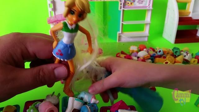 Doll Parody FROZEN Queen Elsa and Applejack go Shopkins shopping Doll Video смотреть онлайн