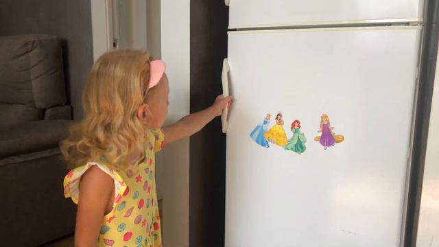 Мама и Дочь Счастливый день или ПОУЧИТЕЛЬНАЯ ИСТОРИЯ о том как Арина ОСТАЛАСЬ ОДНА ДОМА смотреть онлайн