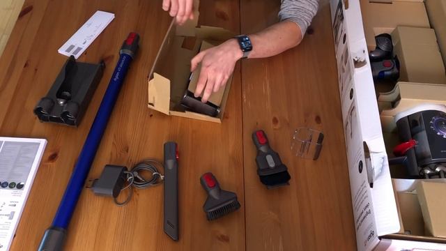 Dyson V11 Absolute Akkusauger (2019) Unboxing+Erklärung Zubehörteile смотреть онлайн