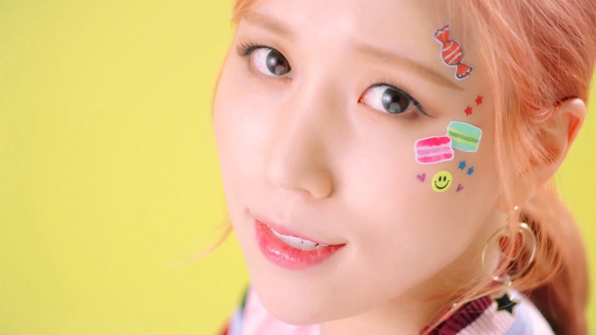 Alex Rasov & Girl Ice – I am flying into space.mp4 смотреть онлайн