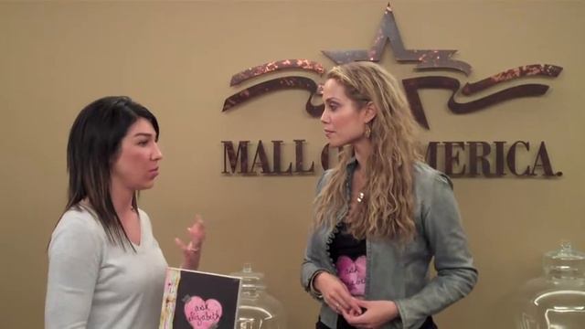 Elizabeth Berkley Visits Mall Of America®