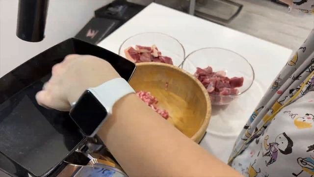 Обрабатываю маслом доски. Заготовки в морозилку. Готовлю.