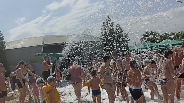 Пенная вечеринка на пляже. смотреть онлайн