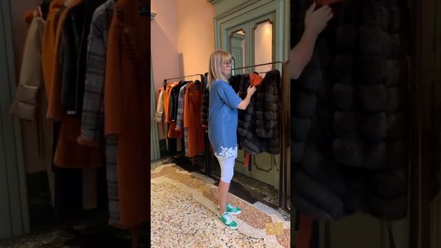 Купить пальто с мехом соболя или шубу в Милане:(+39)3341694865 смотреть онлайн