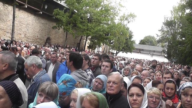 Псково-Печорский монастырь . Праздник Успения Божьей Матери 2014 г. смотреть онлайн