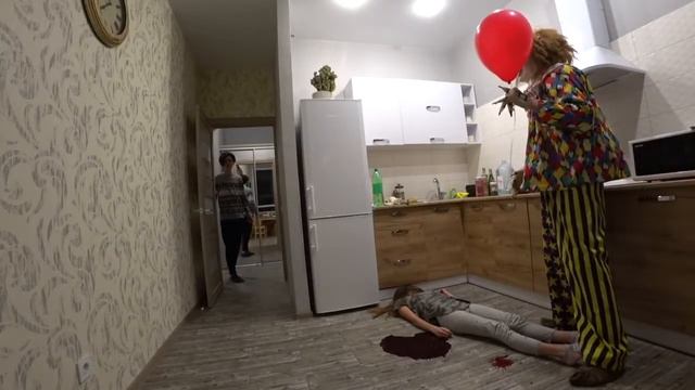 ПРАНК ОНО ЖУТКИЙ ПЕННИВАЙЗ С ВОЗДУШНЫМ ШАРОМ над МЛАДШИМ БРАТОМ RAU TV 720 X 1280 смотреть онлайн