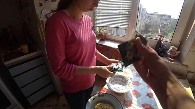 ПРИГОТОВИЛИ ЛАПШУ БИГ БОН с СОУСОМ ? КАК БУДЕТ ВЫГЛЯДЕТЬ СЕСТРА ЧЕРЕЗ 10 ЛЕТ? смотреть онлайн