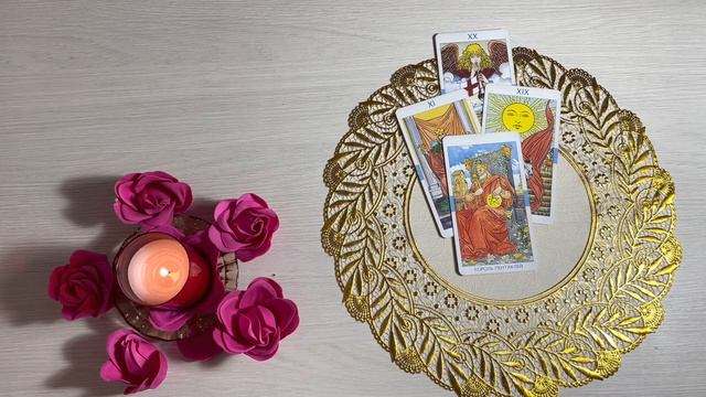 Остались ли чувства? Нужна ли я ему? Таро Онлайн Расклад Dream House Tarot смотреть онлайн