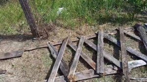 Бесплатный забор из старых полусгнивших досок. #забор