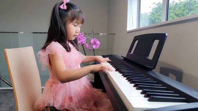 Au Clair De La Lune, Long, Long Ago & My God Is So Great смотреть онлайн