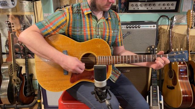 1965 Gibson B-25 00-size flattop guitar смотреть онлайн