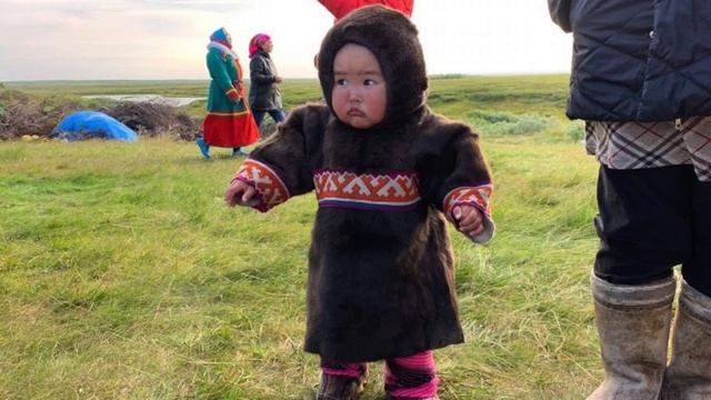 В тундре рыбаки нашли девочку, в детдоме её отмыли, но родители из-за этого отказались забирать. смотреть онлайн