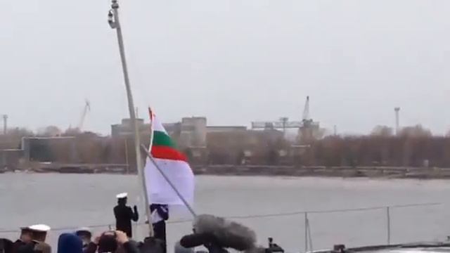 Indian Navy ensign goes up on INS Vikramaditya смотреть онлайн