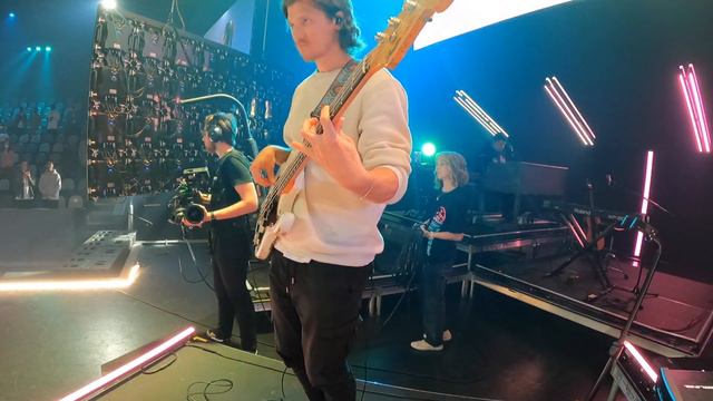 Indescribable | BASS Cam | Hillsong Y&F смотреть онлайн