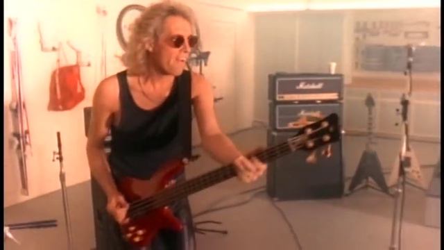 Scorpions - Tease Me Please Me смотреть онлайн